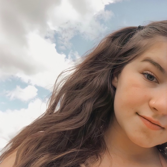 Meet your Posher, Annica - Picture 1 of 1